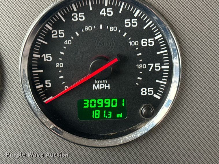 image for item EG1838 2013 Kenworth T280 box truck