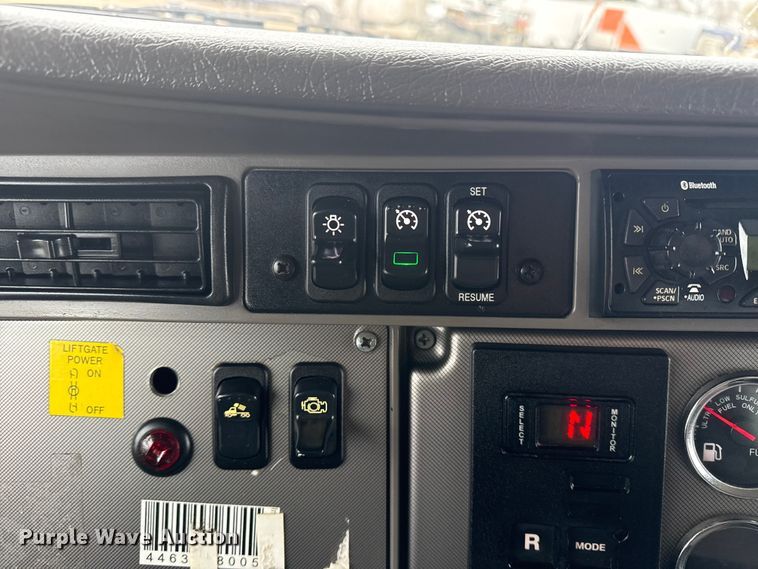 image for item EG1838 2013 Kenworth T280 box truck