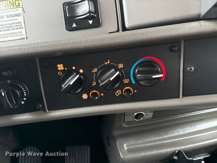 image for item EG1838 2013 Kenworth T280 box truck