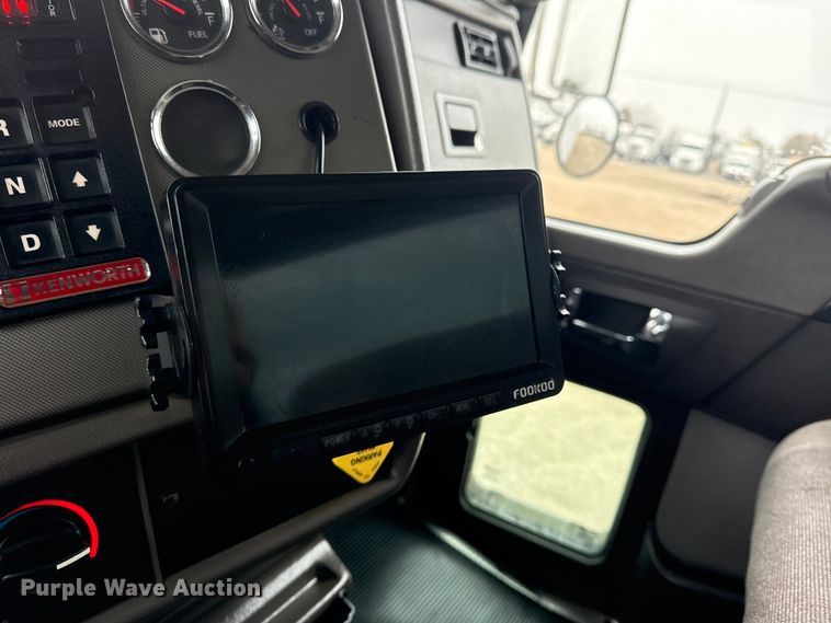 image for item EG1838 2013 Kenworth T280 box truck