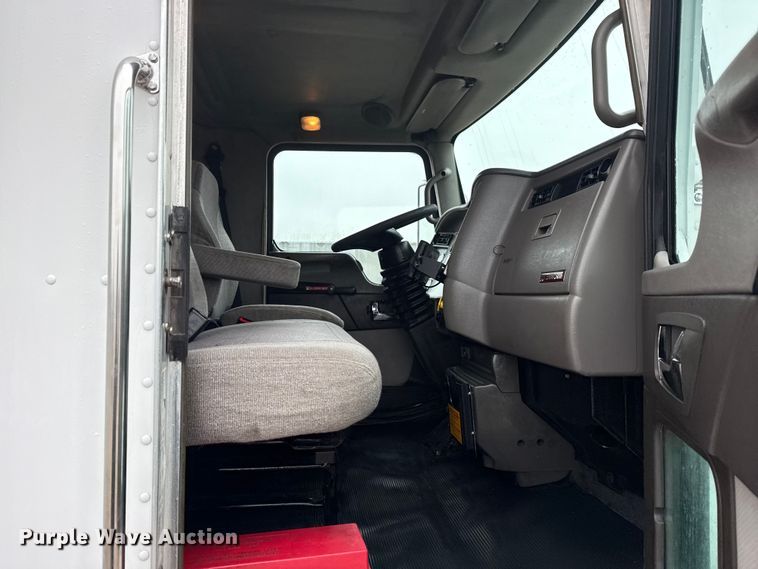 image for item EG1838 2013 Kenworth T280 box truck