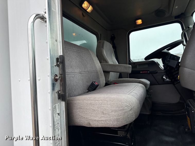 image for item EG1838 2013 Kenworth T280 box truck