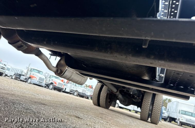 image for item EG1841 2019 Ford F650 Super Duty box truck