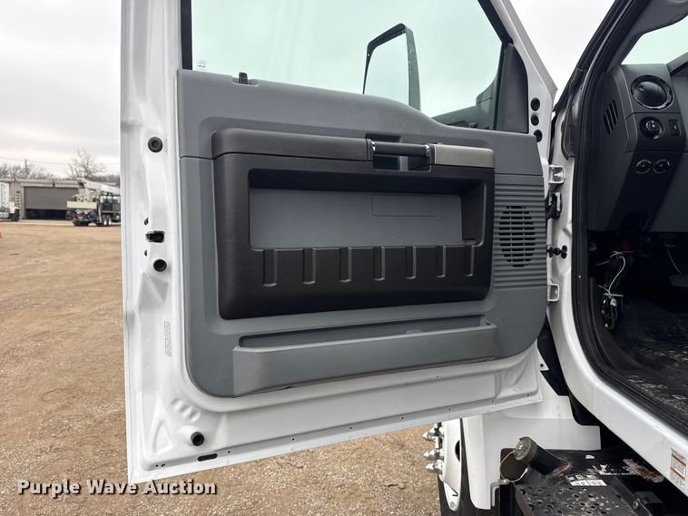 image for item EG1841 2019 Ford F650 Super Duty box truck
