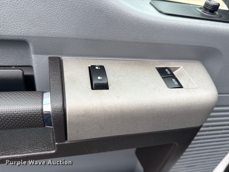 image for item EG1841 2019 Ford F650 Super Duty box truck