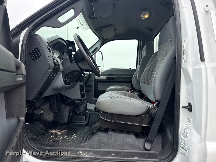 image for item EG1841 2019 Ford F650 Super Duty box truck