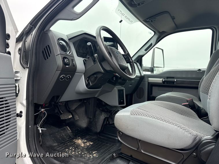 image for item EG1841 2019 Ford F650 Super Duty box truck