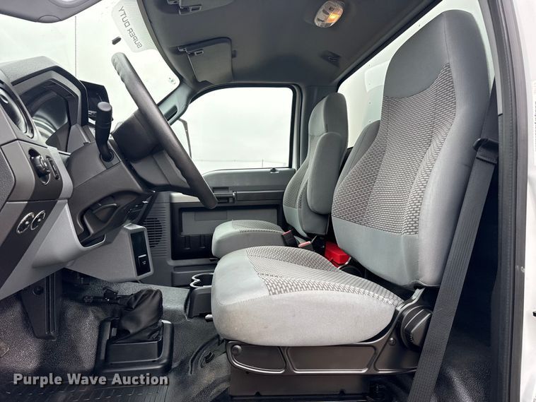 image for item EG1841 2019 Ford F650 Super Duty box truck