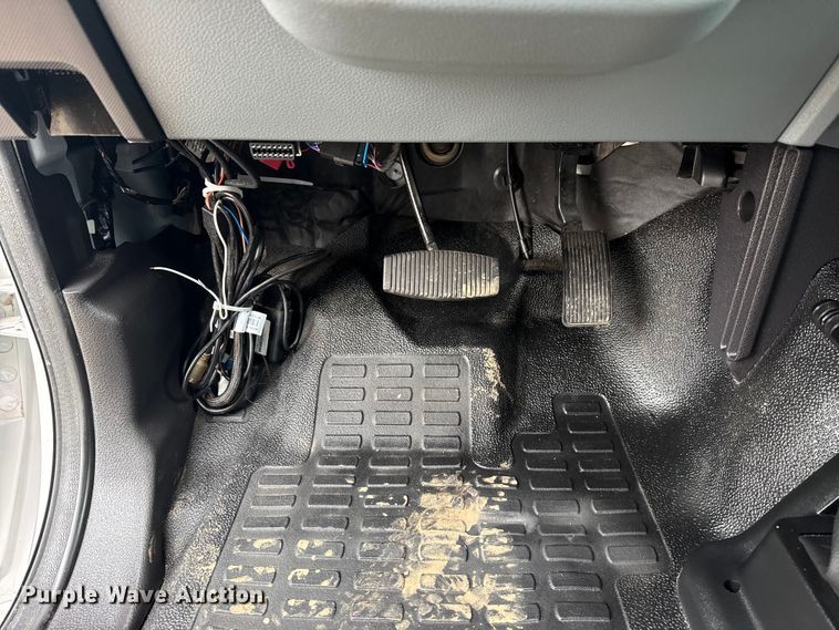 image for item EG1841 2019 Ford F650 Super Duty box truck