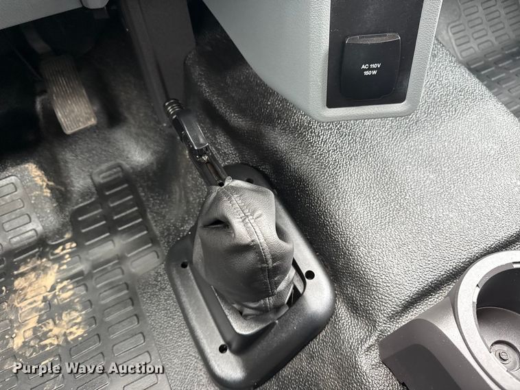 image for item EG1841 2019 Ford F650 Super Duty box truck