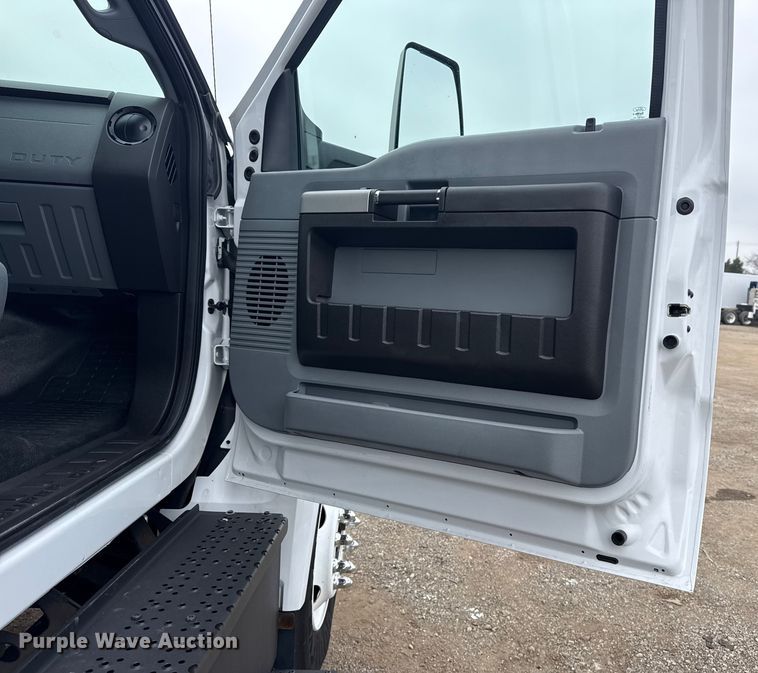 image for item EG1841 2019 Ford F650 Super Duty box truck