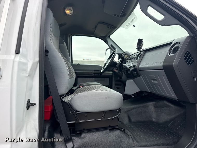 image for item EG1841 2019 Ford F650 Super Duty box truck