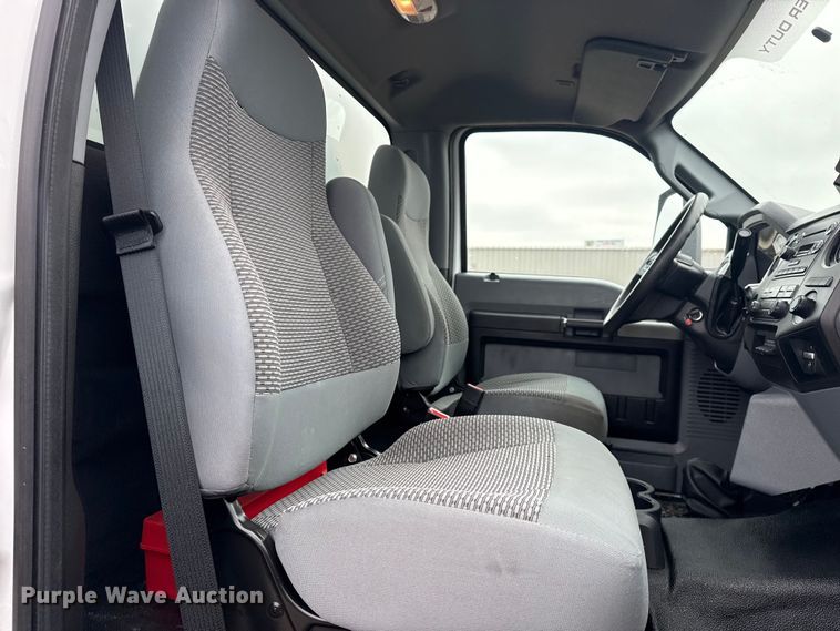 image for item EG1841 2019 Ford F650 Super Duty box truck