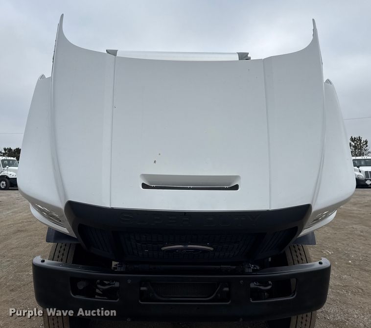 image for item EG1841 2019 Ford F650 Super Duty box truck