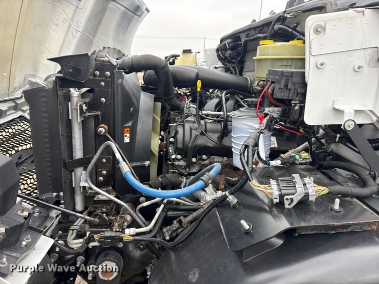 image for item EG1841 2019 Ford F650 Super Duty box truck