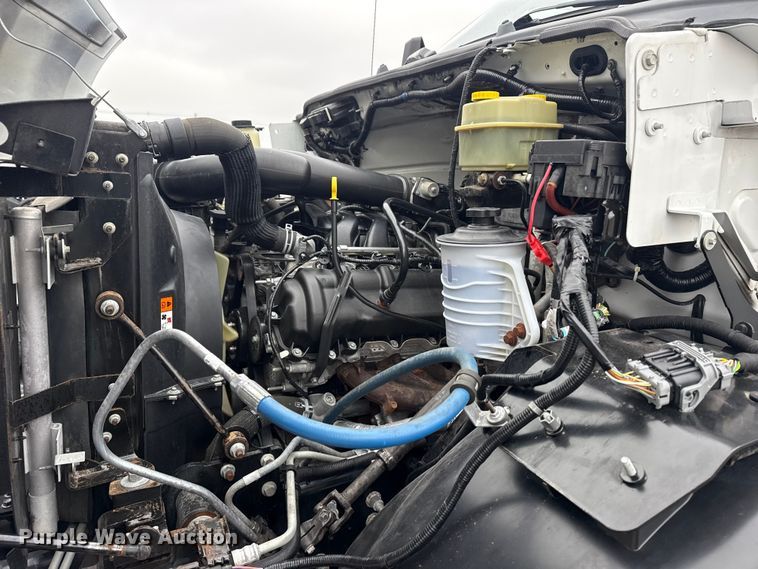 image for item EG1841 2019 Ford F650 Super Duty box truck