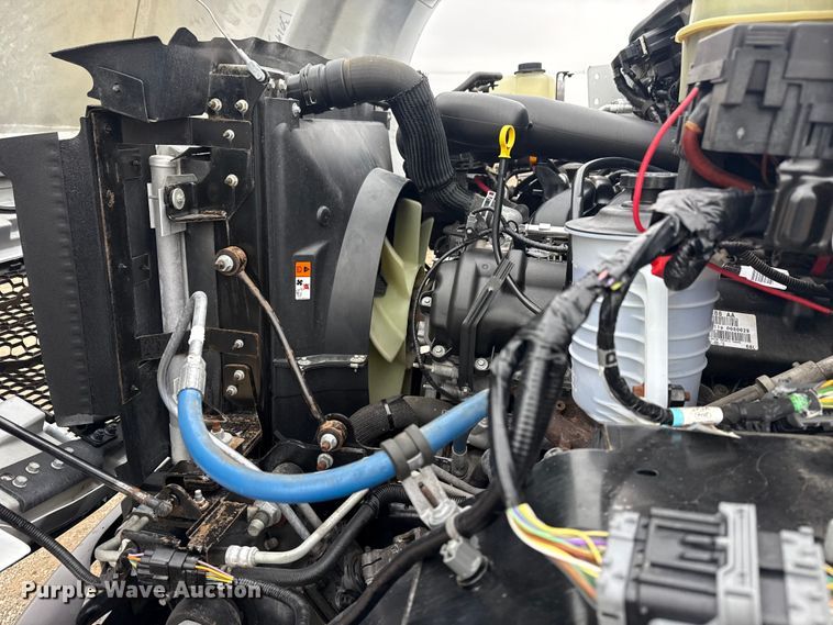 image for item EG1841 2019 Ford F650 Super Duty box truck