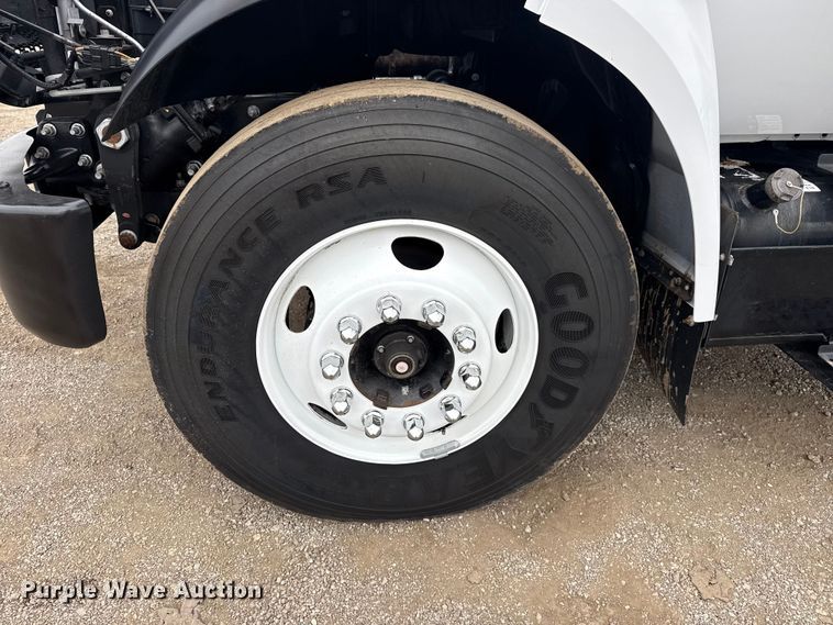 image for item EG1841 2019 Ford F650 Super Duty box truck