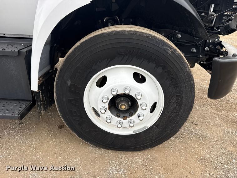 image for item EG1841 2019 Ford F650 Super Duty box truck