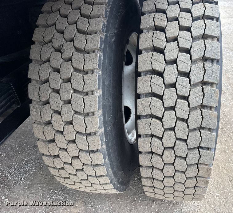 image for item EG1841 2019 Ford F650 Super Duty box truck