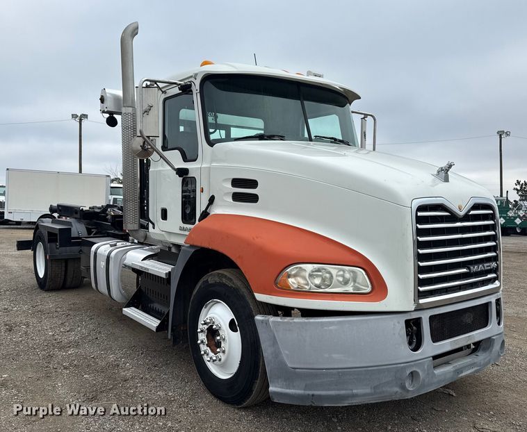 image for item EG1843 2014 Mack CXU612 hook lift truck