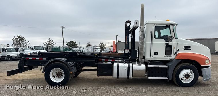 image for item EG1843 2014 Mack CXU612 hook lift truck