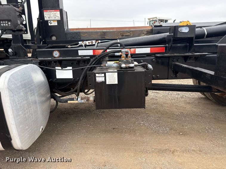 image for item EG1843 2014 Mack CXU612 hook lift truck