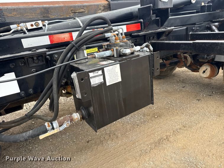 image for item EG1843 2014 Mack CXU612 hook lift truck