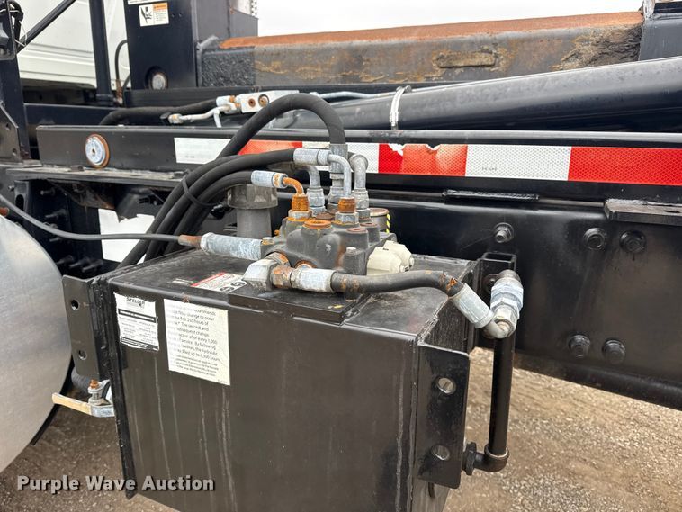 image for item EG1843 2014 Mack CXU612 hook lift truck