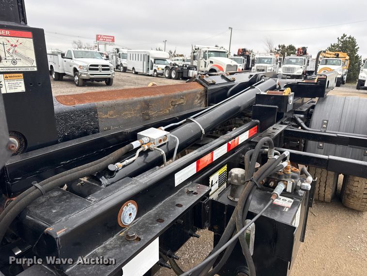 image for item EG1843 2014 Mack CXU612 hook lift truck