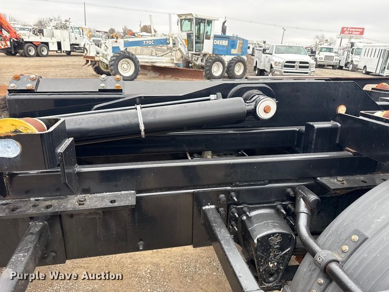 image for item EG1843 2014 Mack CXU612 hook lift truck