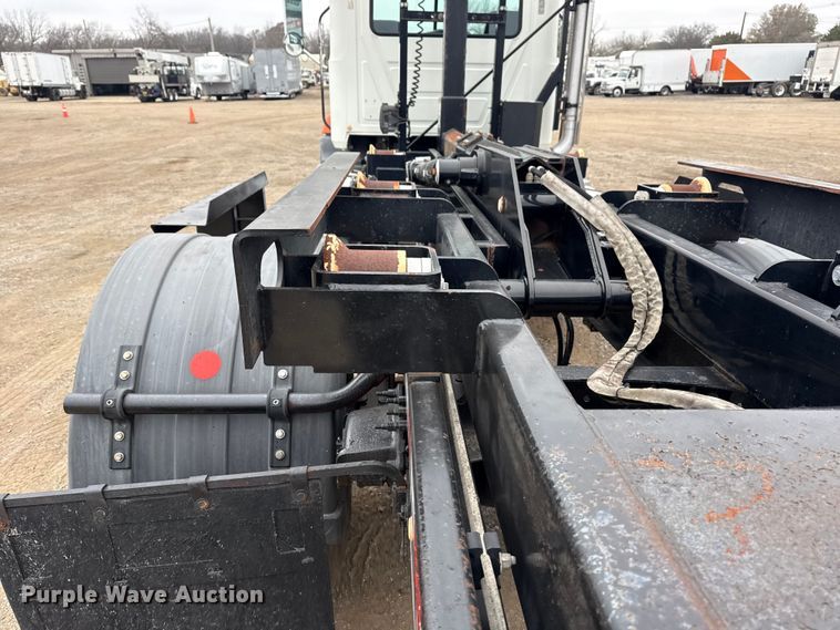 image for item EG1843 2014 Mack CXU612 hook lift truck