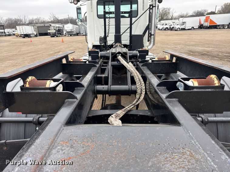 image for item EG1843 2014 Mack CXU612 hook lift truck