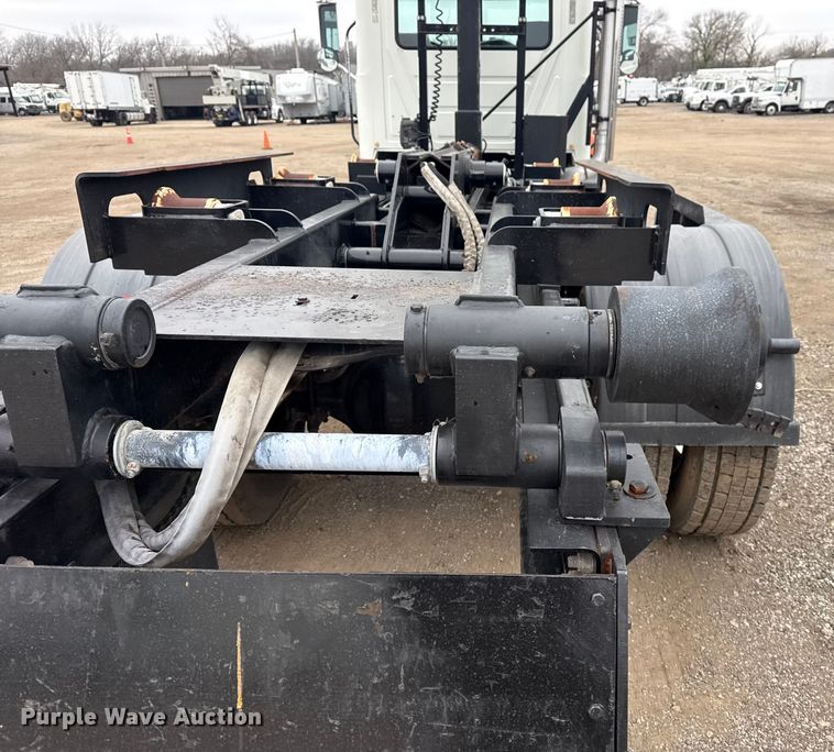 image for item EG1843 2014 Mack CXU612 hook lift truck