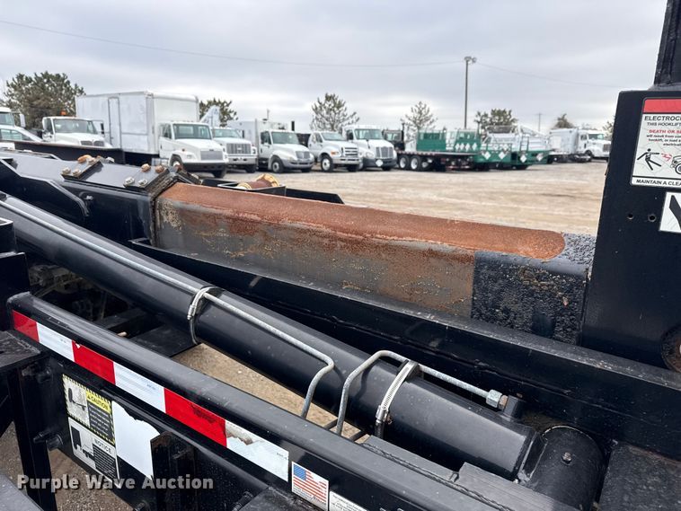 image for item EG1843 2014 Mack CXU612 hook lift truck