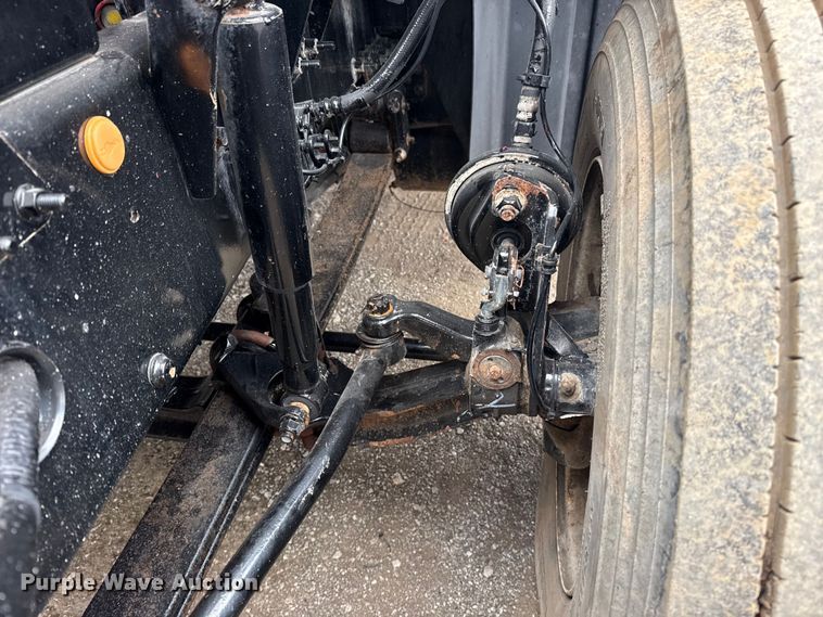 image for item EG1843 2014 Mack CXU612 hook lift truck