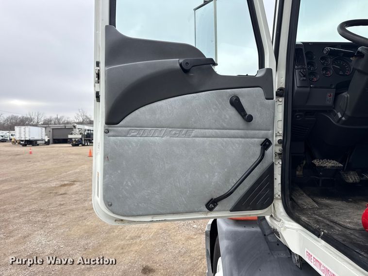 image for item EG1843 2014 Mack CXU612 hook lift truck