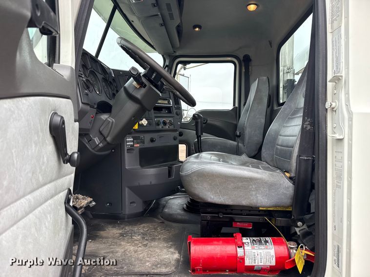 image for item EG1843 2014 Mack CXU612 hook lift truck