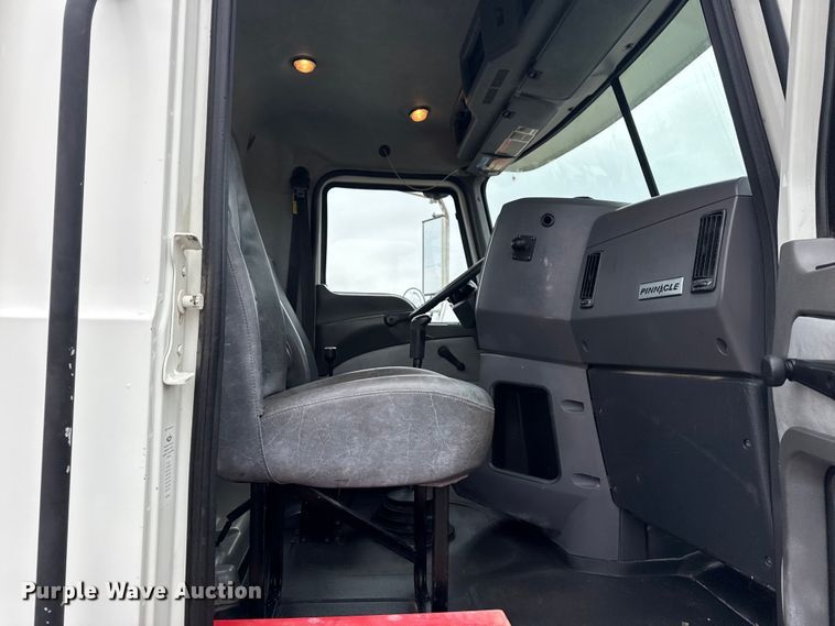 image for item EG1843 2014 Mack CXU612 hook lift truck