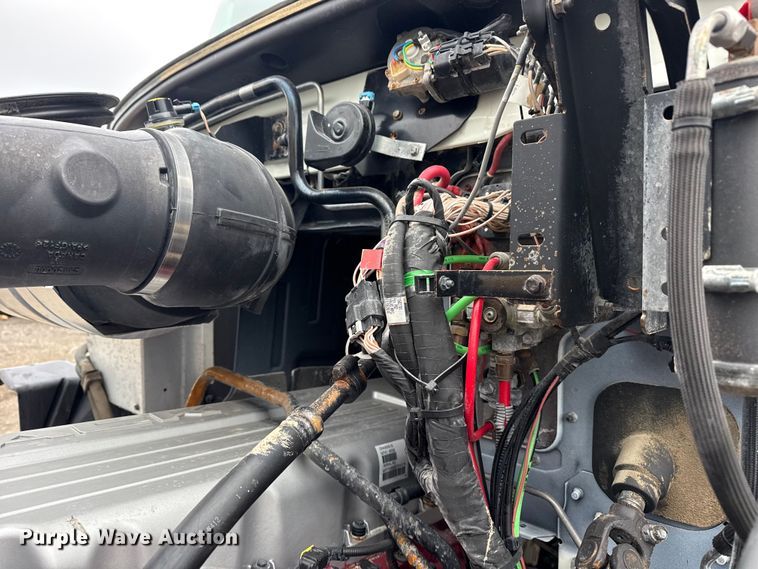 image for item EG1843 2014 Mack CXU612 hook lift truck