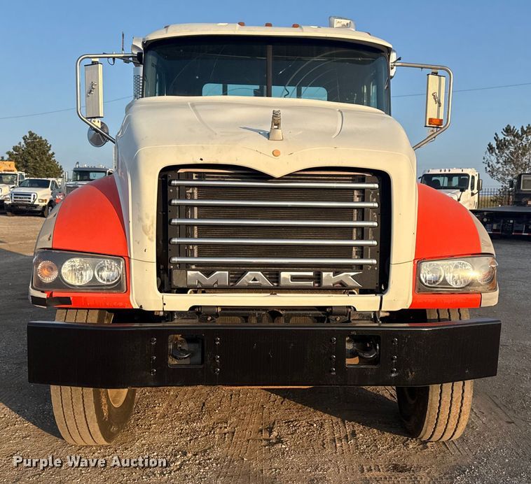image for item EG1846 2013 Mack GU713 hook lift truck