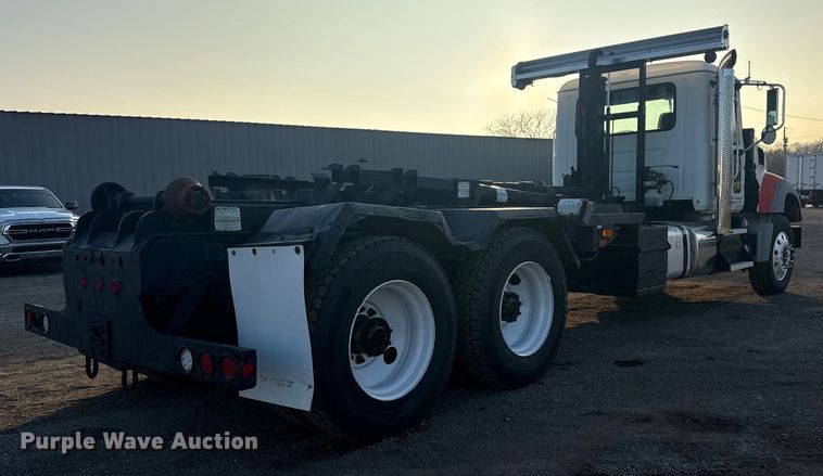 image for item EG1846 2013 Mack GU713 hook lift truck