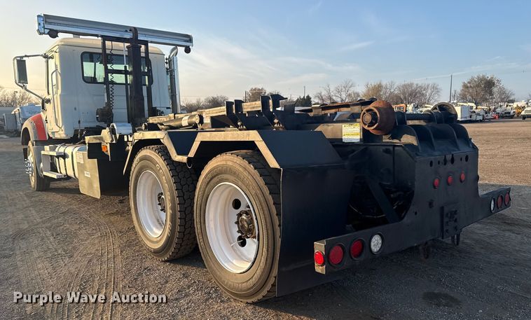 image for item EG1846 2013 Mack GU713 hook lift truck