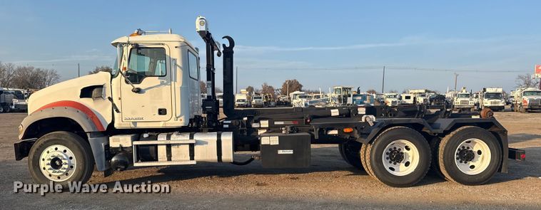 image for item EG1846 2013 Mack GU713 hook lift truck