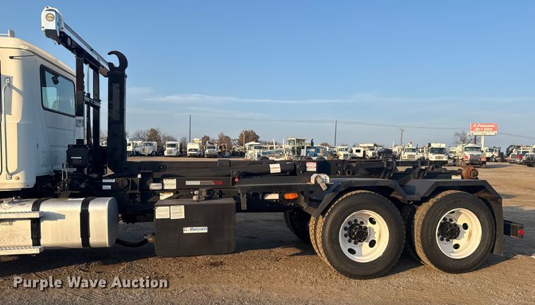 image for item EG1846 2013 Mack GU713 hook lift truck