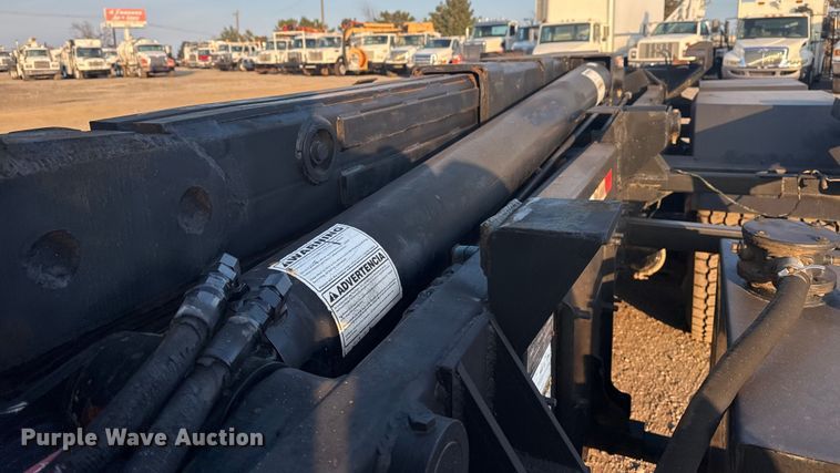 image for item EG1846 2013 Mack GU713 hook lift truck