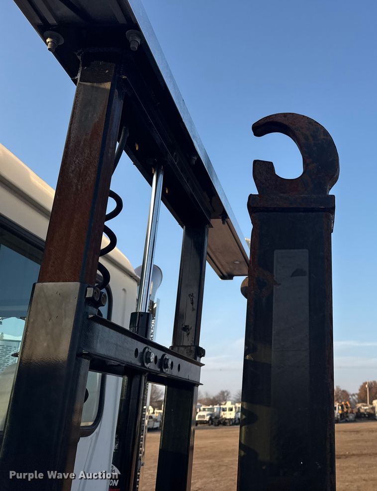 image for item EG1846 2013 Mack GU713 hook lift truck