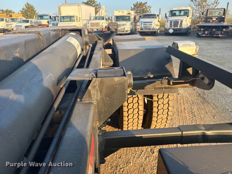 image for item EG1846 2013 Mack GU713 hook lift truck