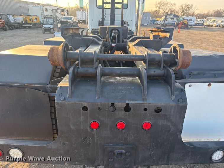 image for item EG1846 2013 Mack GU713 hook lift truck