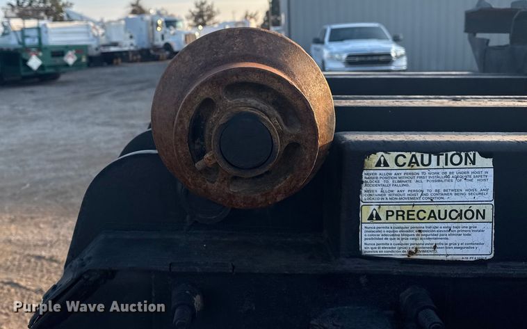 image for item EG1846 2013 Mack GU713 hook lift truck